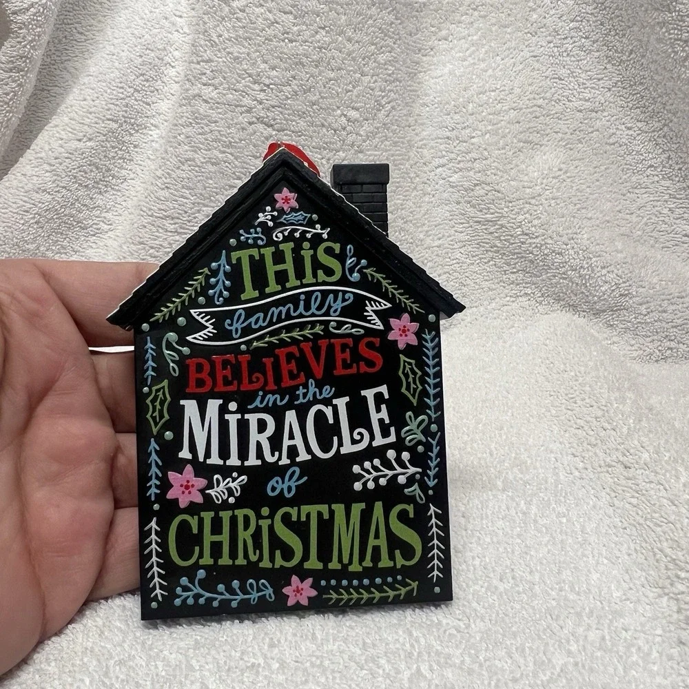 Hallmark Keepsake Ornament 2016 The Miracle of Christmas This Family Believes‎